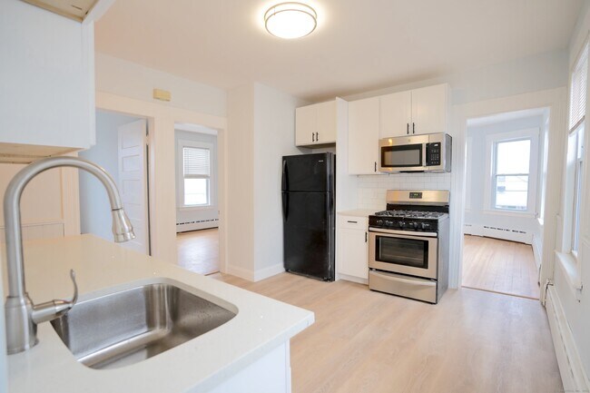 Primary Photo - 27 Bennett St