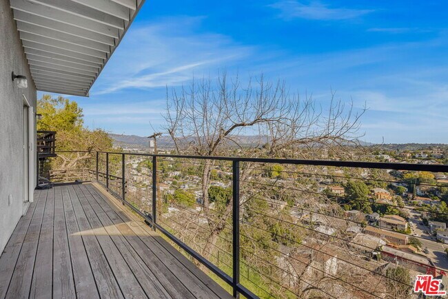 Building Photo - 2226 Ronda Vista Dr