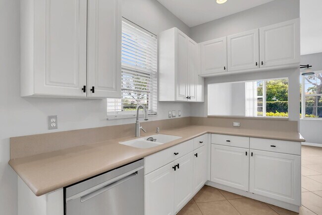 Building Photo - 47 Lancaster Rd