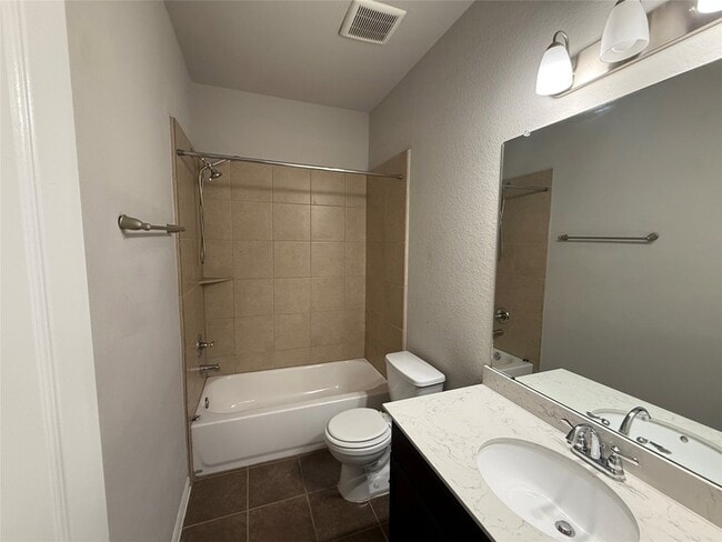 Building Photo - 306 Edgewater Park Dr