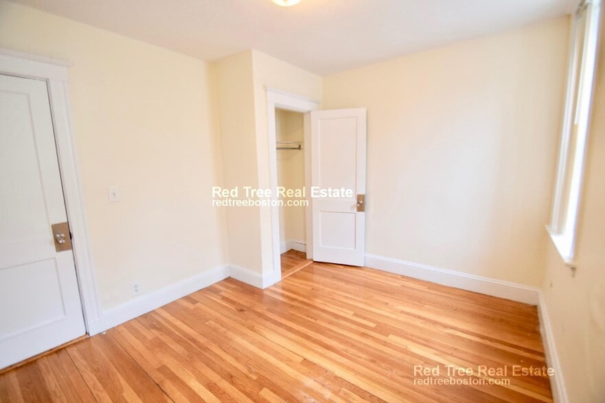Building Photo - 5 Barrows St