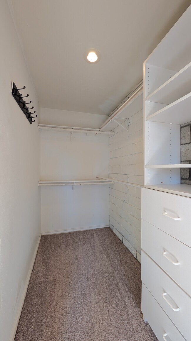 Building Photo - 1514 N Elaine Way