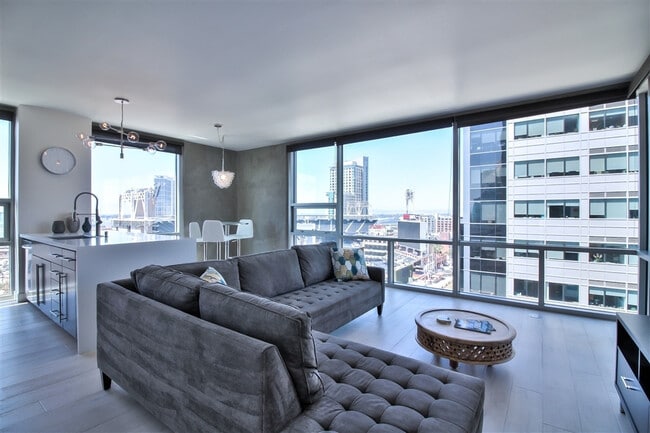 Building Photo - East Village 13th floor condo with panoramic views
