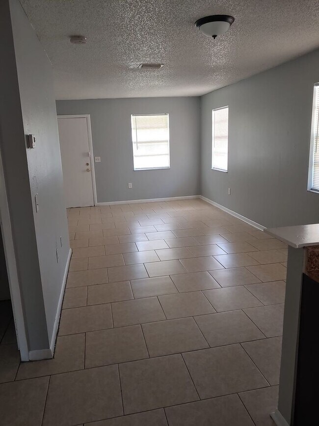 Building Photo - 2584-2586 Chestnut Woods Dr