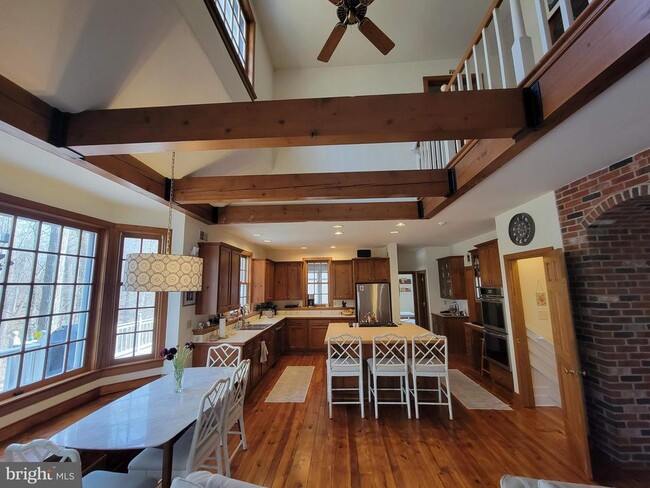 Building Photo - 14 Barberry Ln
