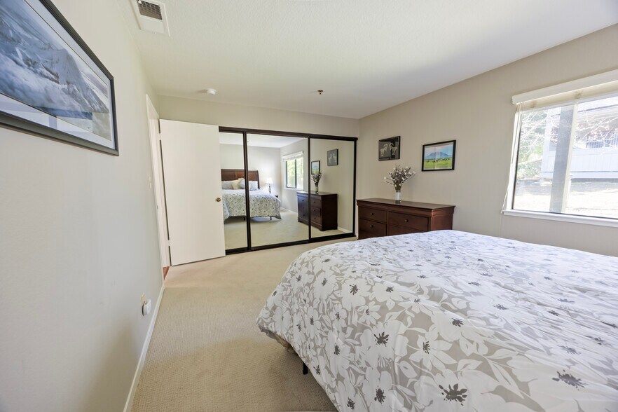 Building Photo - 198 Oriole Cir