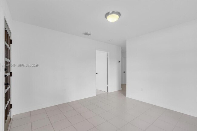 Building Photo - 3572 SW 25th St