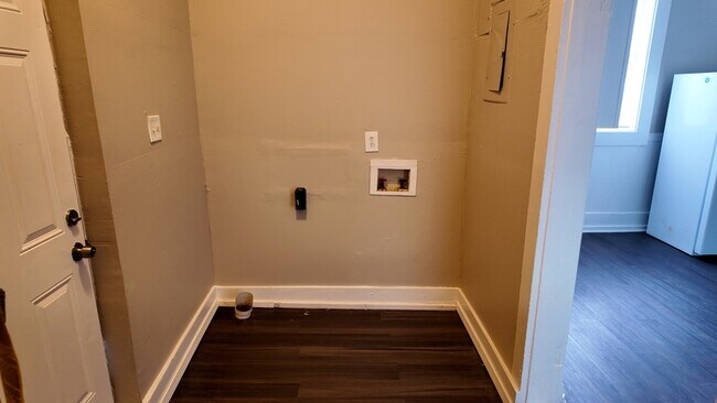 Building Photo - 852 Ioka Ave