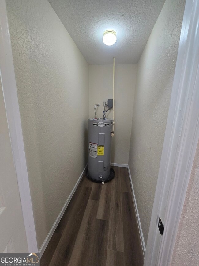 Building Photo - 401 S Ashley St