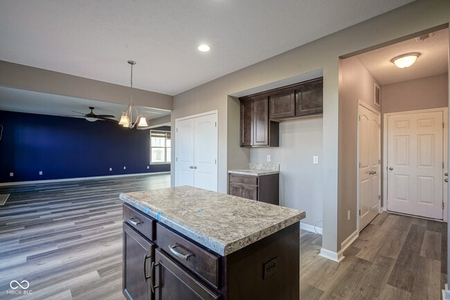 Building Photo - 5764 Bluff View Ln