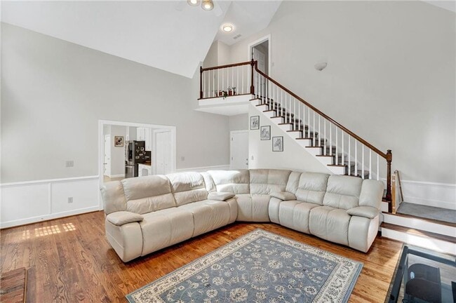 Building Photo - 2448 Kings Arms Dr