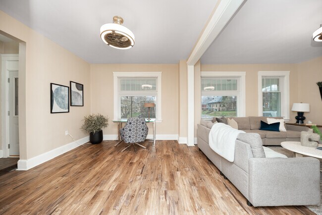 Building Photo - 215 E Mitchell Ave