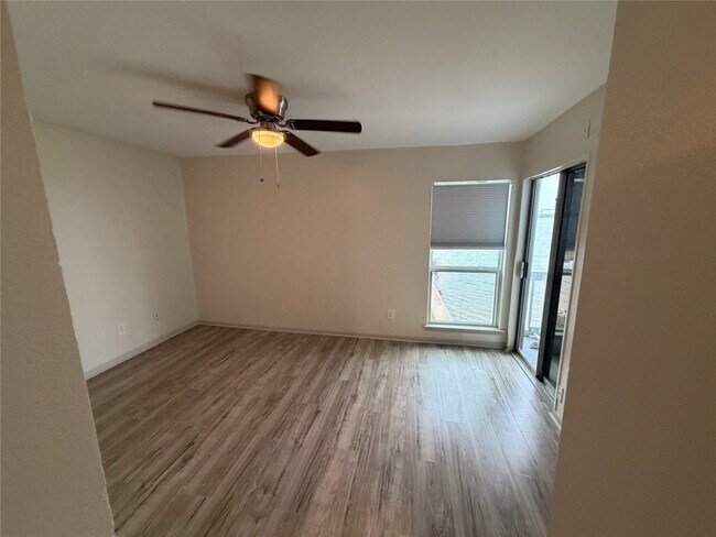 Building Photo - 500 Tiki Dr