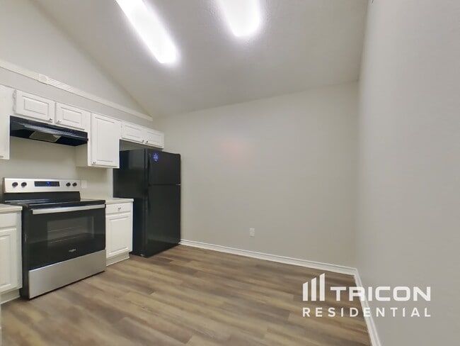 Building Photo - 4704 Wineberry Dr