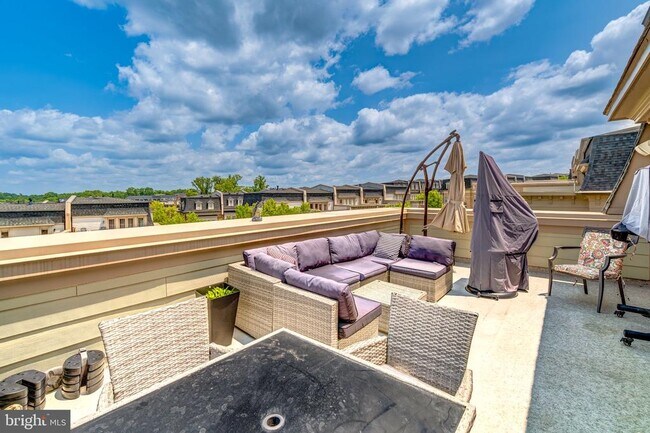 Building Photo - 510 Overlook Park Dr