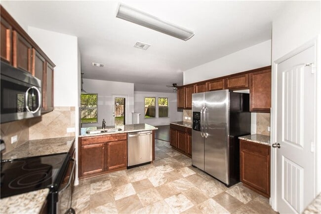 Building Photo - 708 Pinnacle Dr