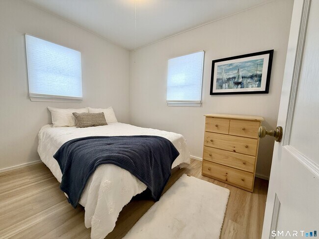 Building Photo - 11 Bogus Hill Rd