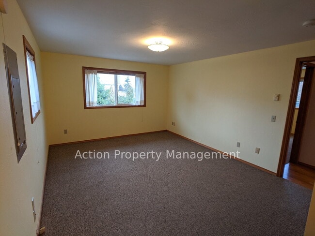 Building Photo - 2 bed + 1 office, 2 bathrooms, in Sequim
