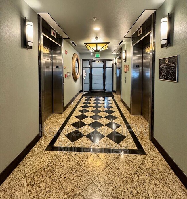 Building Photo - 330 E Las Colinas Blvd