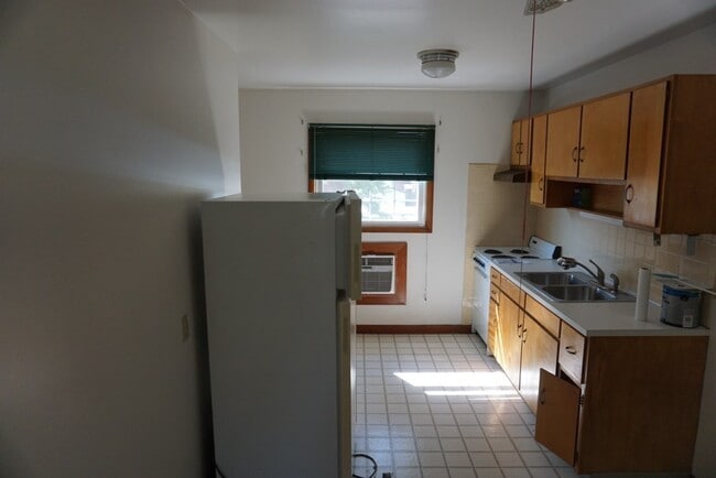 Building Photo - 2 Bedroom / 1 Bath Apt. Kingsport, TN