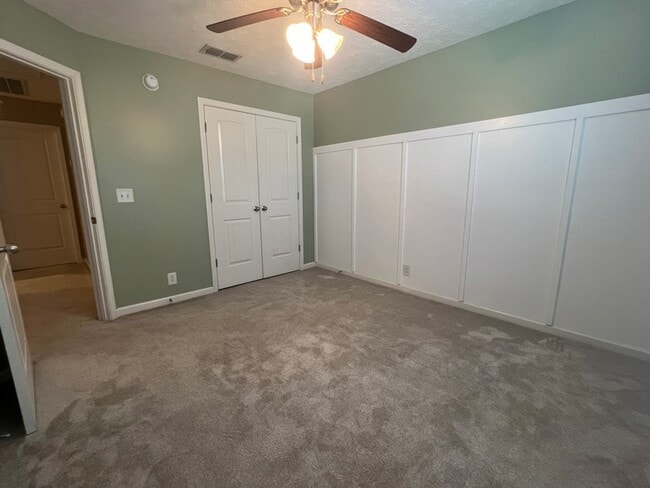 Building Photo - 904 Azeri Ave