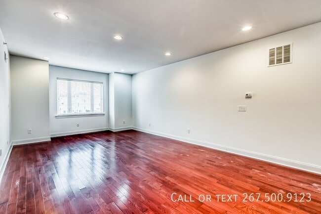 Building Photo - 1456 E Columbia Ave