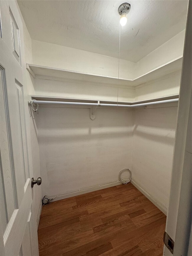 Building Photo - 2100 NE 38th St