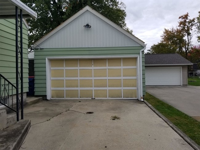 Building Photo - 711 E 5th St