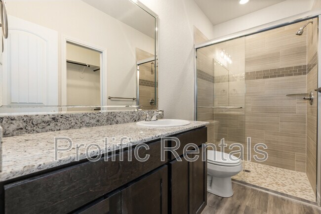 Building Photo - 102 Logan Ct