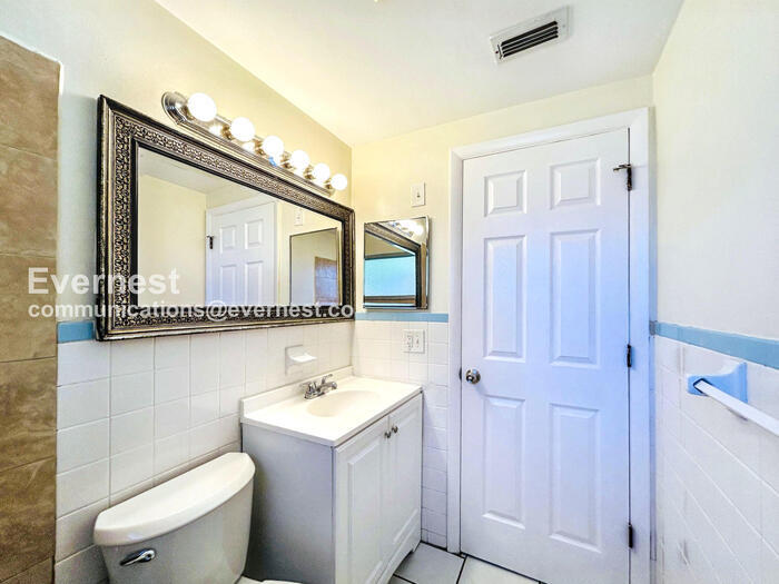 Building Photo - 3600 Berkshire St