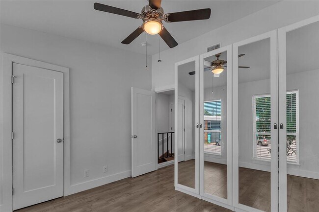 Building Photo - 3812 Southway Dr