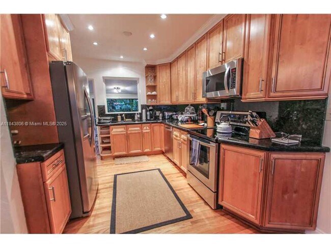 Building Photo - 415 Bargello Ave