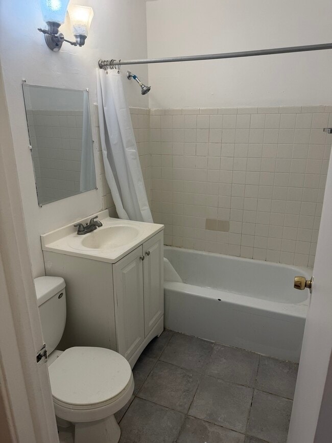 Building Photo - 510 Hill Dr