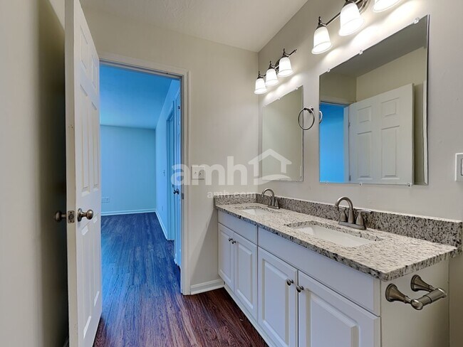 Building Photo - 1067 Carrington Pl