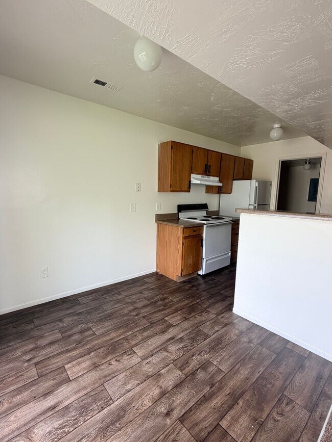 Building Photo - 3432 Ridgeland Park Dr