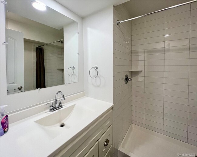 Building Photo - 16 Albano Rdg