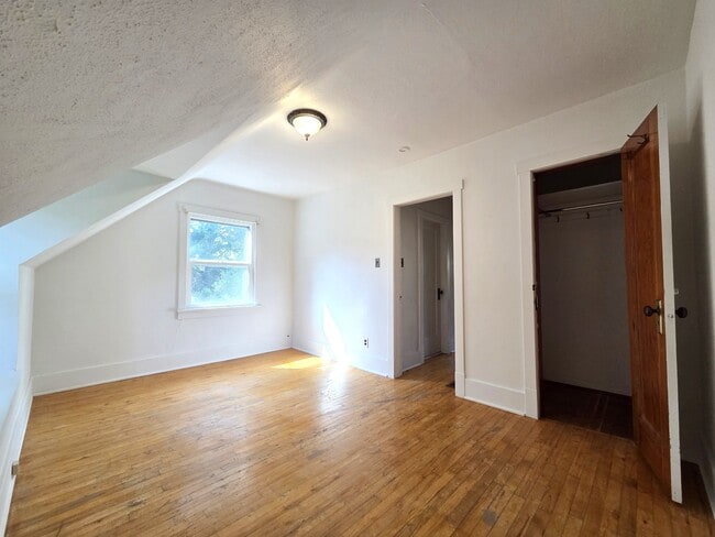 Building Photo - 5782 Bridger Canyon Rd
