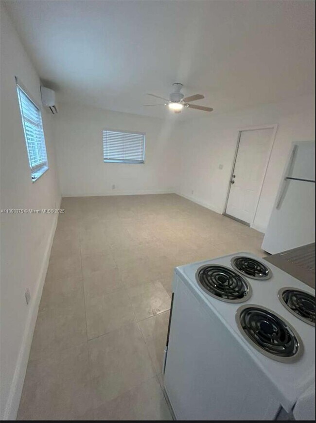 Building Photo - 1450 NW 20th Ct