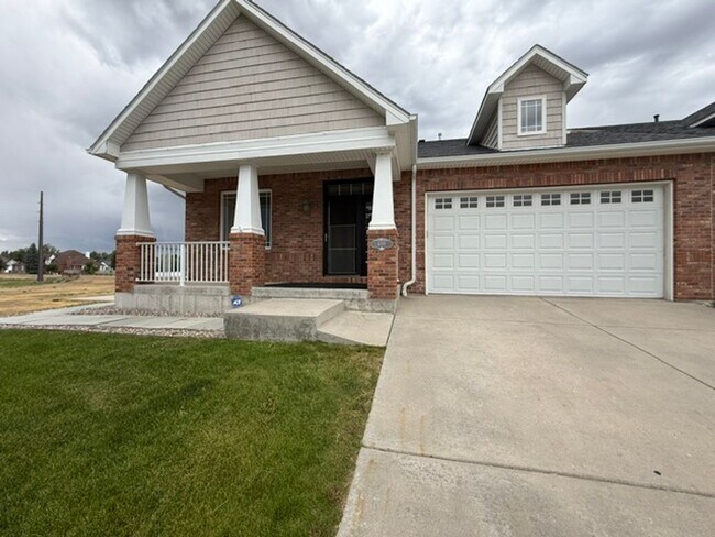 Building Photo - 400 Sterling Dr