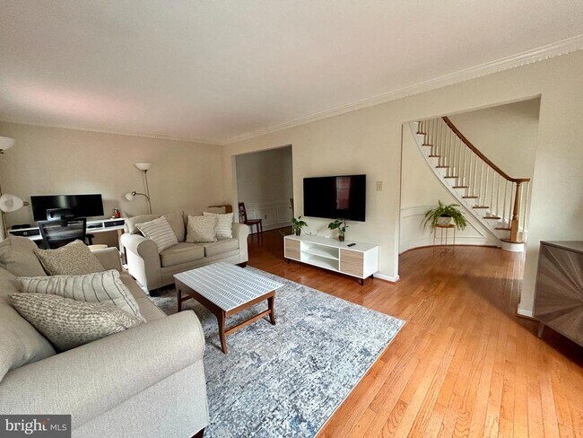 Building Photo - 2016 Pieris Ct