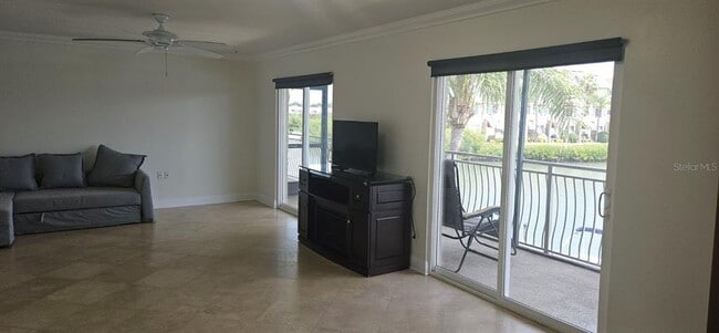 Building Photo - 8822 Bay Pointe Dr