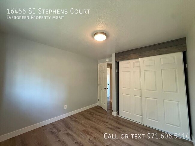 Building Photo - 16456 SE Stephens Ct
