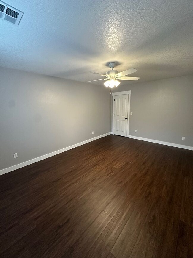 Building Photo - 1670 Westwind Cir