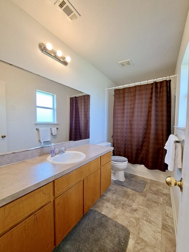 Upstairs Bathroom - 1625 Yuma Trl