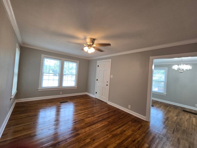 Building Photo - 2801 Oak St