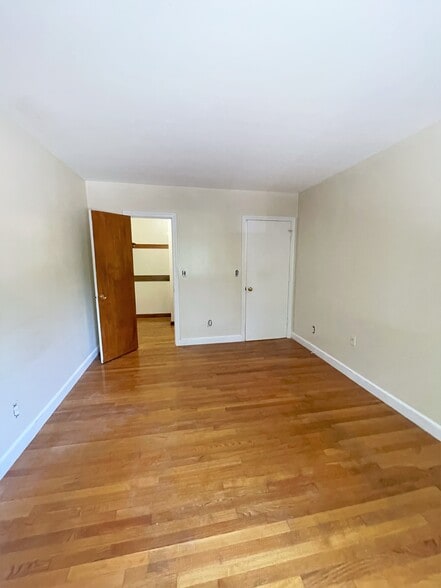 Building Photo - 580 Bridge St