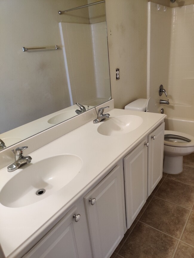 Building Photo - 3102 Via Helena Dr