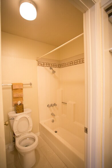 Building Photo - 4060 Rosenda Ct