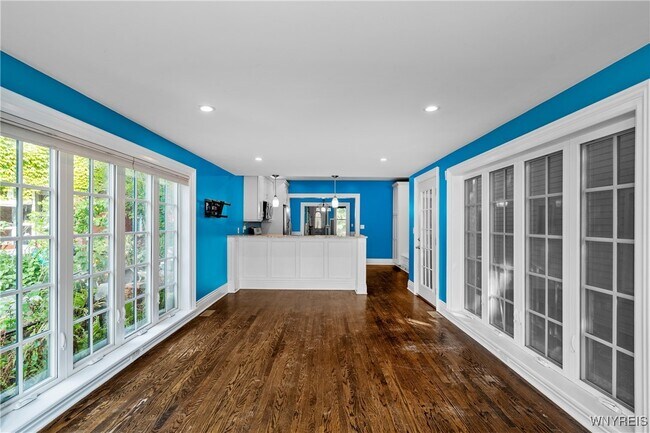 Building Photo - 108 Park St