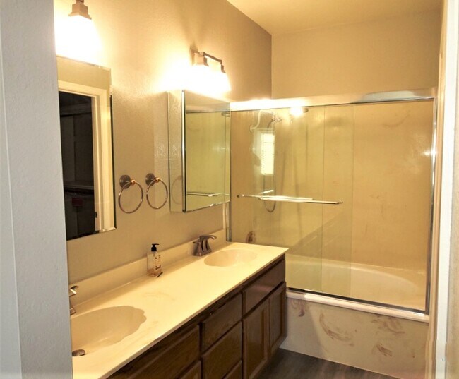 Building Photo - 85 Tahoe Ct